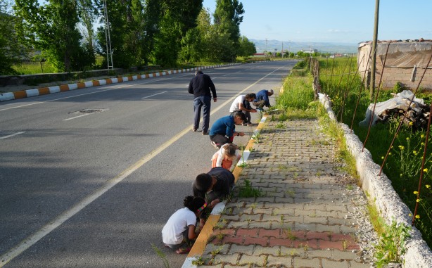 Neler oluyor? O ilimizde gökten bilinmeyen cisim yağdı... Yetkililere acil olarak çağrı yapıldı
