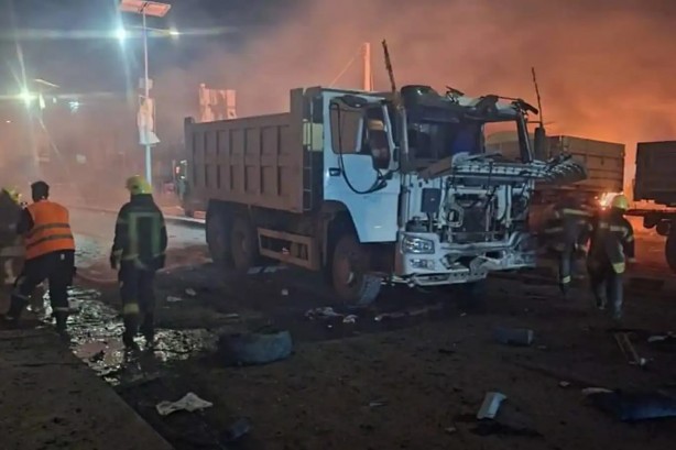 Foto - Neler oluyor? Türk donanmasının ve petrol gemilerinin gitmek üzere olduğu ülkeyi vurmaya başladılar