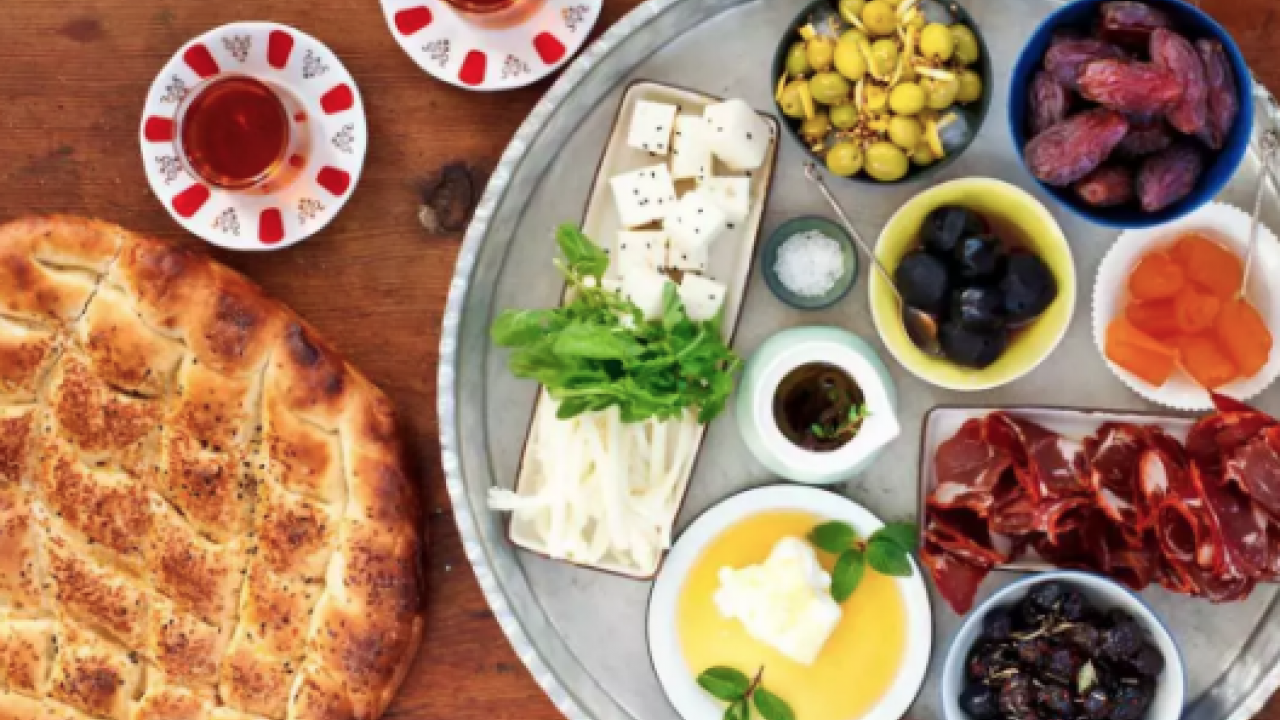 Nelere dikkat etmeliyiz? Susatmayan sahur menüsü nasıl hazırlanır? Tok tutan pratik sahur yiyecekleri