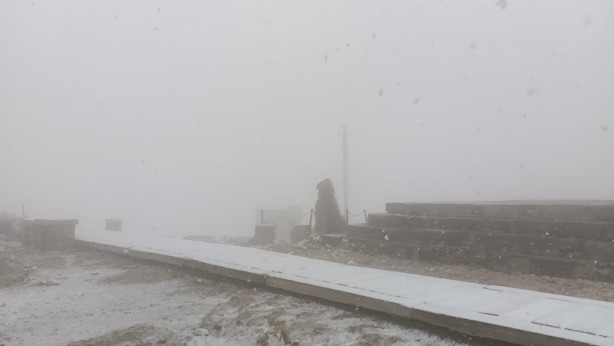 Foto - Nemrut Dağı'na mevsimin ilk karı yağdı