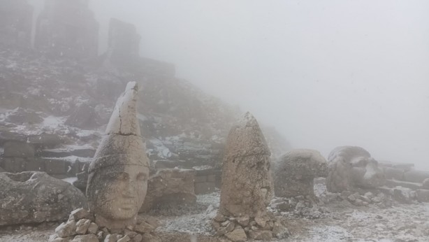 Foto - Nemrut Dağı'na mevsimin ilk karı yağdı