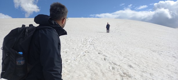 Nemrut Kalderası'nın bir yanı kar bir yanı bahar