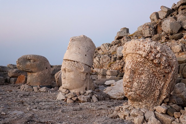 Nemrut'ta turist yoğunluğu yaşanıyor