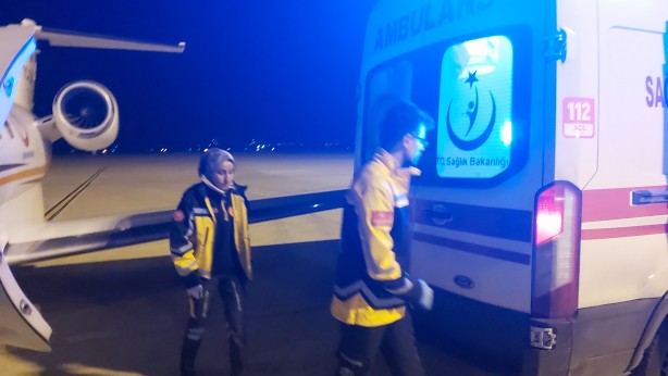Foto - Nereden nereye! 8 yaşındaki çocuk hava ambulansla Bitlis'ten Ankara'ya götürüldü