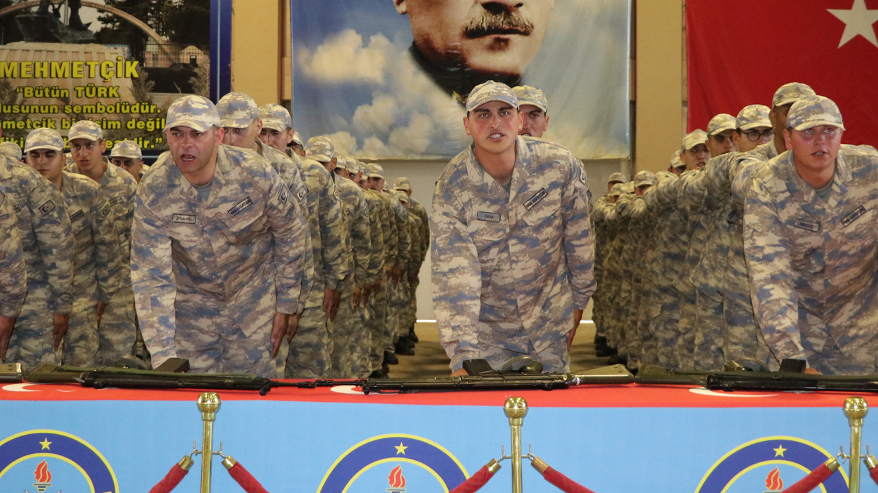 Foto - Nereden nereye: Bir zamanlar içeri sokulmayan Başörtülü annelerimiz, bugün ise: Ekrem için vandallık yapanlara...