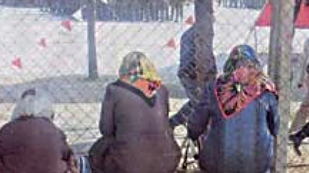 Foto - Nereden nereye: Bir zamanlar içeri sokulmayan Başörtülü annelerimiz, bugün ise: Ekrem için vandallık yapanlara...