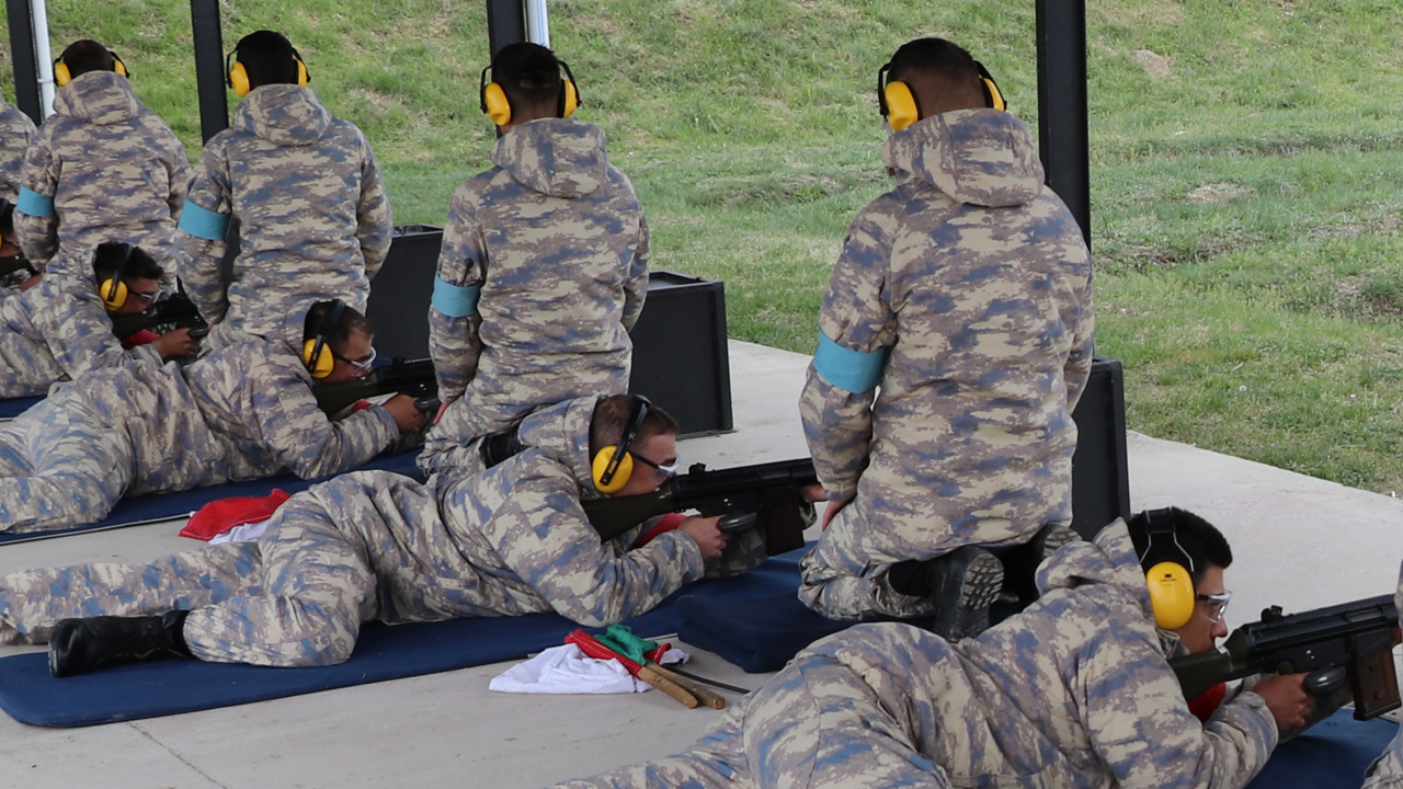 Foto - Nereden nereye: Bir zamanlar içeri sokulmayan Başörtülü annelerimiz, bugün ise: Ekrem için vandallık yapanlara...