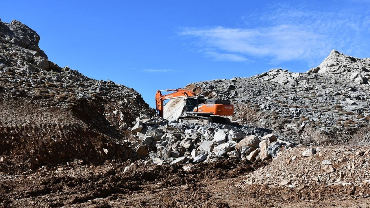 Foto - Nereden nereye! Bir zamanlar yol bile açılamıyordu: Teröristlerin cirit attığı dağa kayak merkezi