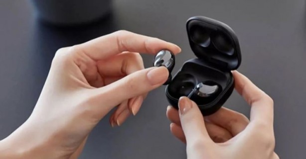 Neredeyse herkes kullanıyor! Dikkat edilmezse işitme kaybına yol açıyor