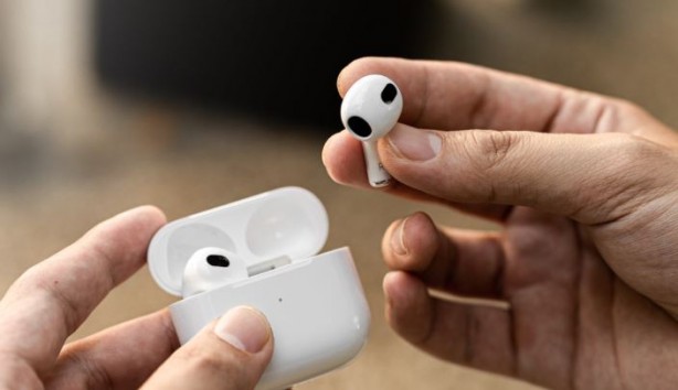 Foto - Neredeyse herkes kullanıyor! Dikkat edilmezse işitme kaybına yol açıyor