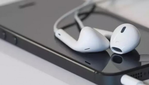 Foto - Neredeyse herkes kullanıyor! Dikkat edilmezse işitme kaybına yol açıyor