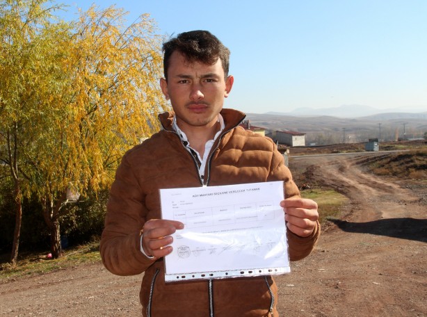 Foto - Nereye gitse kimse inanmıyor! Yaşıtları gezerken bakın o ne yapıyor