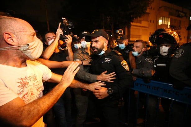 Foto - Netanyahu'ya karşı binlerce kişi sokağa döküldü!