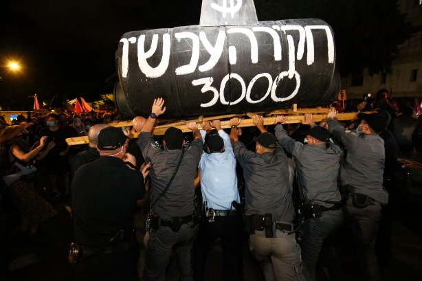 Foto - Netanyahu'ya karşı binlerce kişi sokağa döküldü!