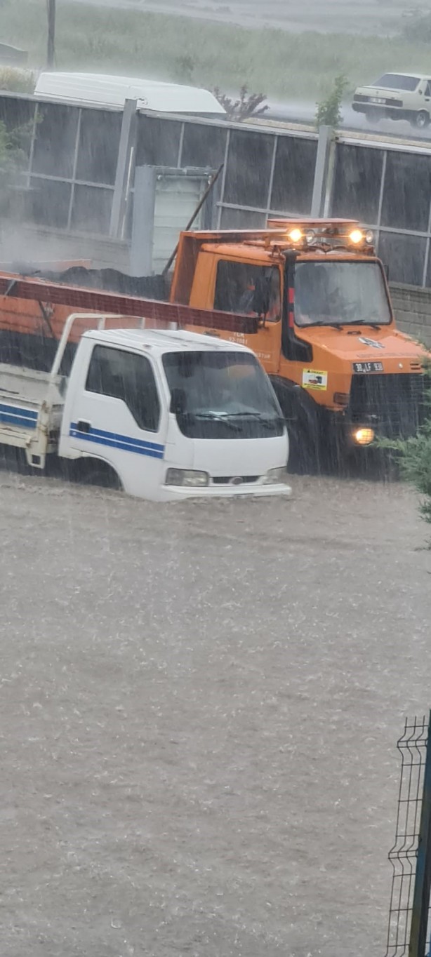 Foto - Nevşehir-Aksaray Karayolu sel nedeniyle ulaşıma kapandı