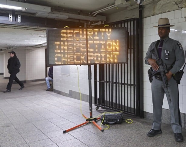 New York artık ABD’lilere bile güvenli değil! Burası askeri kışla değil metro durağı