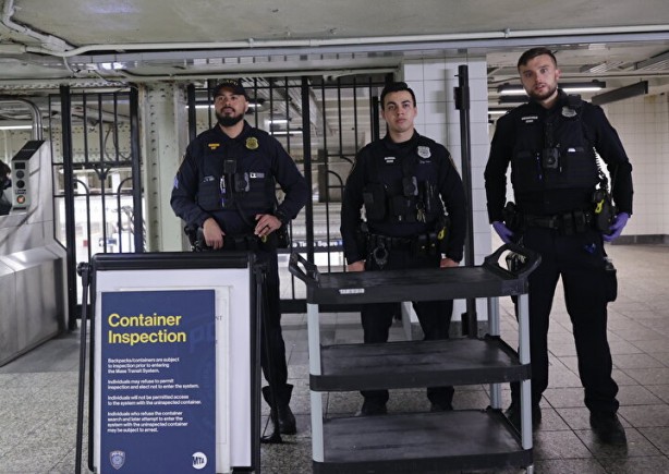 Foto - New York artık ABD’lilere bile güvenli değil! Burası askeri kışla değil metro durağı
