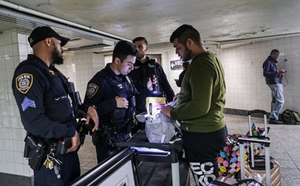 Foto - New York artık ABD’lilere bile güvenli değil! Burası askeri kışla değil metro durağı
