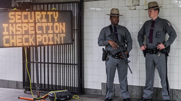 Foto - New York artık ABD’lilere bile güvenli değil! Burası askeri kışla değil metro durağı