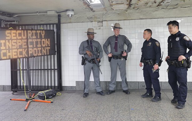 Foto - New York artık ABD’lilere bile güvenli değil! Burası askeri kışla değil metro durağı