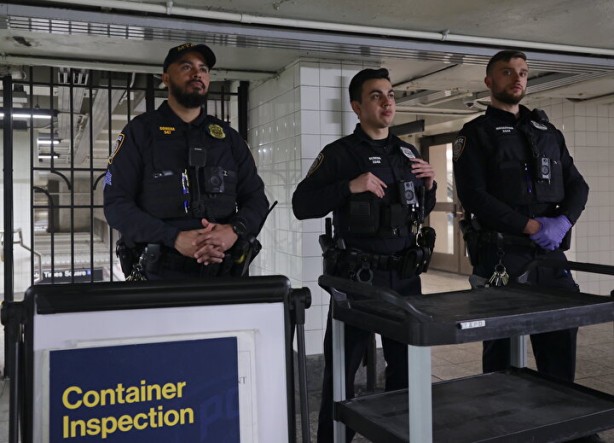Foto - New York artık ABD’lilere bile güvenli değil! Burası askeri kışla değil metro durağı