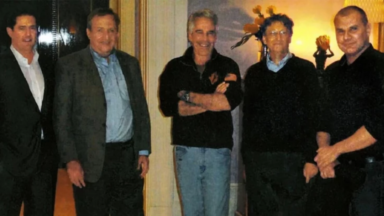 Foto - New York Times Epstein’in kapağını açtı! Clinton, Papa John Paul, Fidel Casrto, Elon Musk, Bill Gates ve tanıdığınız pek çok SKANDAL isim.