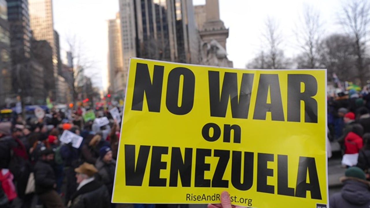 Venezuela'daki gelişmelere sessizliğini bozan New York'ta binlerce kişi Maduro için yürüdü: Hükümeti uyardı! Acı tablo