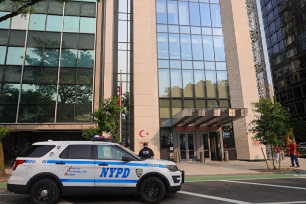 Foto - New York'taki Türkevi binasına şok eden hain saldırı! Olay anı alt kattaki bazı camlar kırıldı