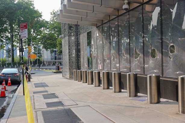 Foto - New York'taki Türkevi binasına şok eden hain saldırı! Olay anı alt kattaki bazı camlar kırıldı