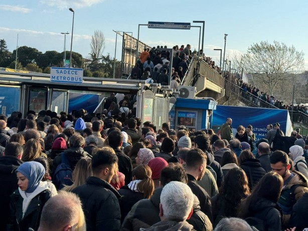 Foto - Neyse ki seçime günler kaldı... Altunizade'de metrobüs yoğunluğu