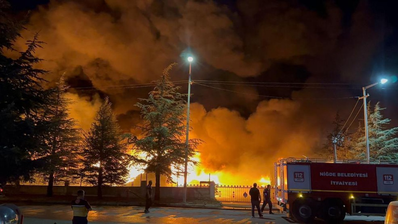 Foto - Niğde OSB’de korkutan fabrika yangını