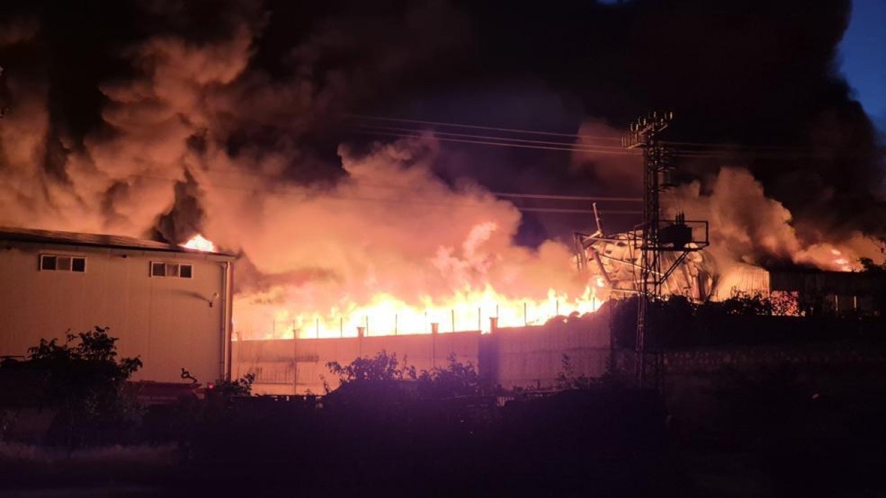 Foto - Niğde OSB’de korkutan fabrika yangını