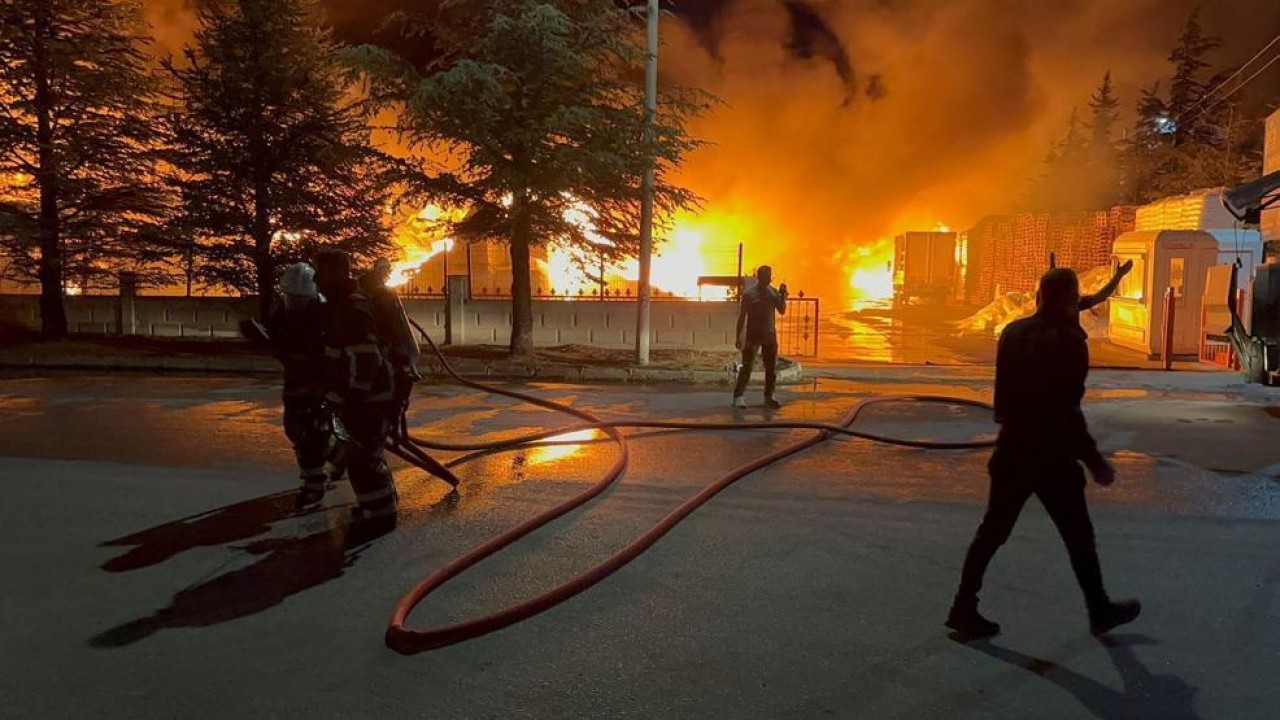 Foto - Niğde OSB’de korkutan fabrika yangını