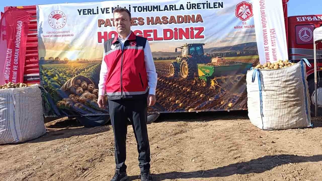 Foto - Niğde Valisi Nedim Akmeşe Üreticilerle buluştu: Tarlada hasat yaptı işçilerle sofrayı paylaştı