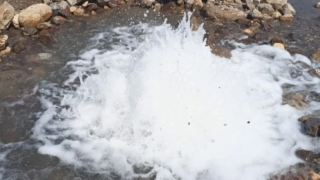 Niğde'de 'deli kuyu' çıldırdı: Yerin altından fışkırdıkça fışkırıyor