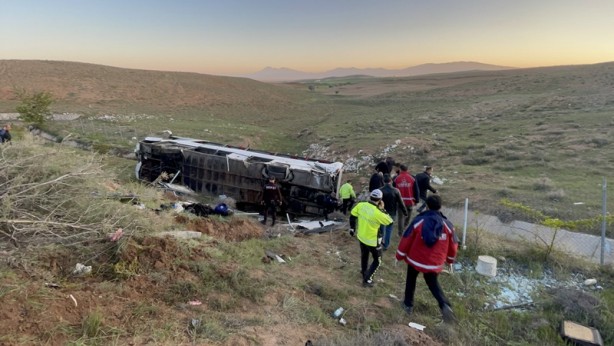 Foto - Niğde'de feci kaza! Ölü ve çok sayıda yaralı var