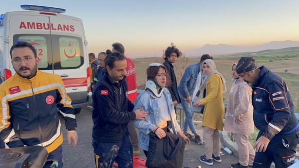 Foto - Niğde'de feci kaza! Ölü ve çok sayıda yaralı var