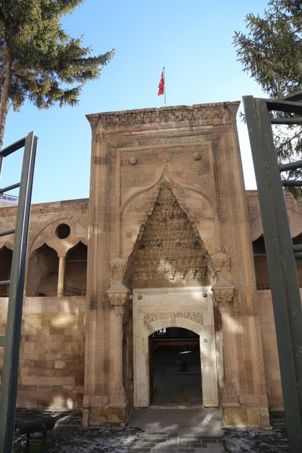 Foto - Niğde'nin tarihi yapılarından Alaaddin Camii