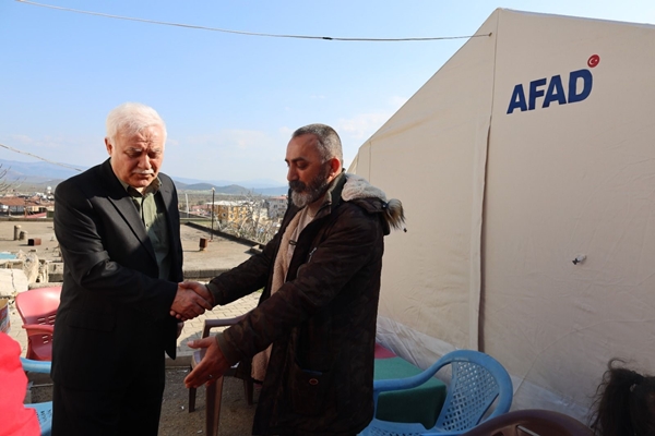 Foto - Nihat Hatipoğlu’ndan depremzedelere moral ziyareti