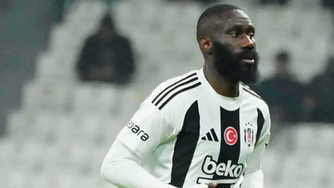 Nihayet iki tane futbolcu bozuntusu ile yollar ayrılıyor! İlk önemli icraat olsa gerek...