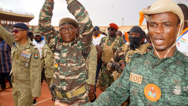 Foto - Nijer'de on binlerce kişi Fransa karşıtı gösteri düzenledi!