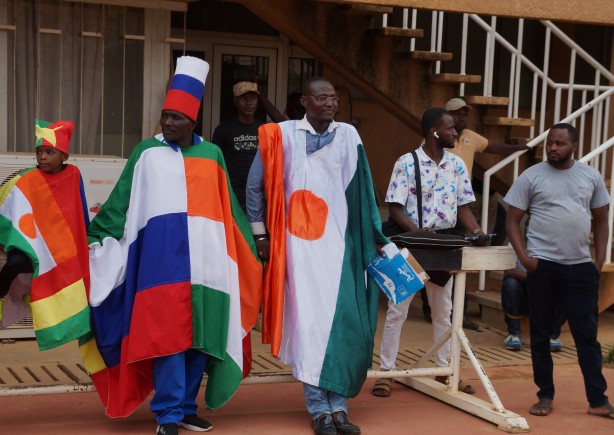 Foto - Nijer'de on binlerce kişi Fransa karşıtı gösteri düzenledi!