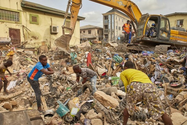 Foto - Nijerya'da feci olay! 3 katlı bina çöktü, çok sayıda ölü var
