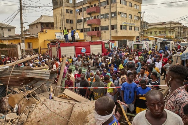 Foto - Nijerya'da feci olay! 3 katlı bina çöktü, çok sayıda ölü var