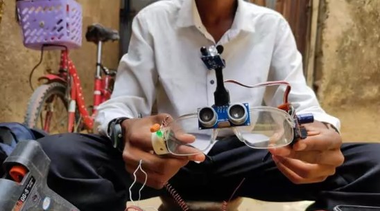 Foto - Nijeryalı gençten büyük icat! Görme engelliler için bakın ne yaptı