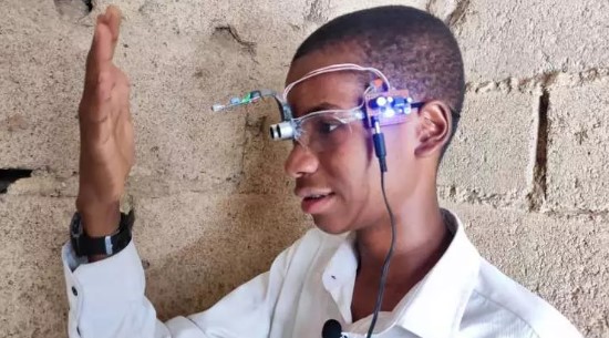 Foto - Nijeryalı gençten büyük icat! Görme engelliler için bakın ne yaptı