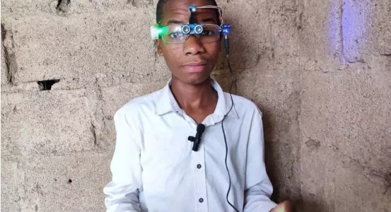 Foto - Nijeryalı gençten büyük icat! Görme engelliler için bakın ne yaptı