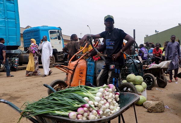 Foto - Nijeryalılar çarşıdan pazardan kaçıyor
