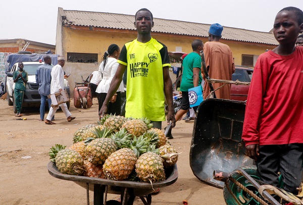 Foto - Nijeryalılar çarşıdan pazardan kaçıyor