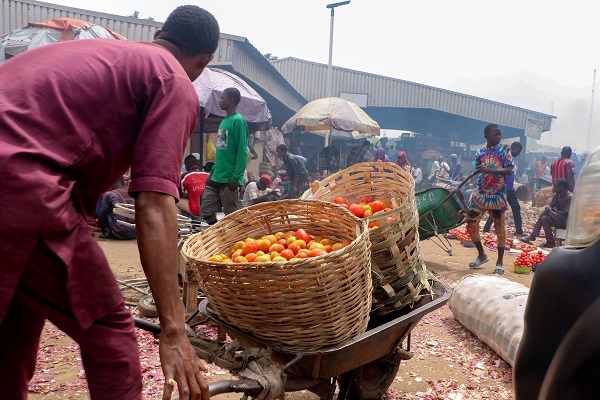 Foto - Nijeryalılar çarşıdan pazardan kaçıyor